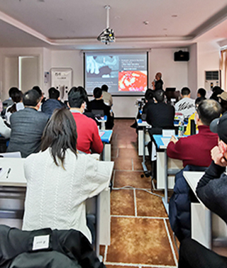 華西教授授課|唐牙科&紐白特合作開展種牙前沿理論及實(shí)操培訓(xùn)